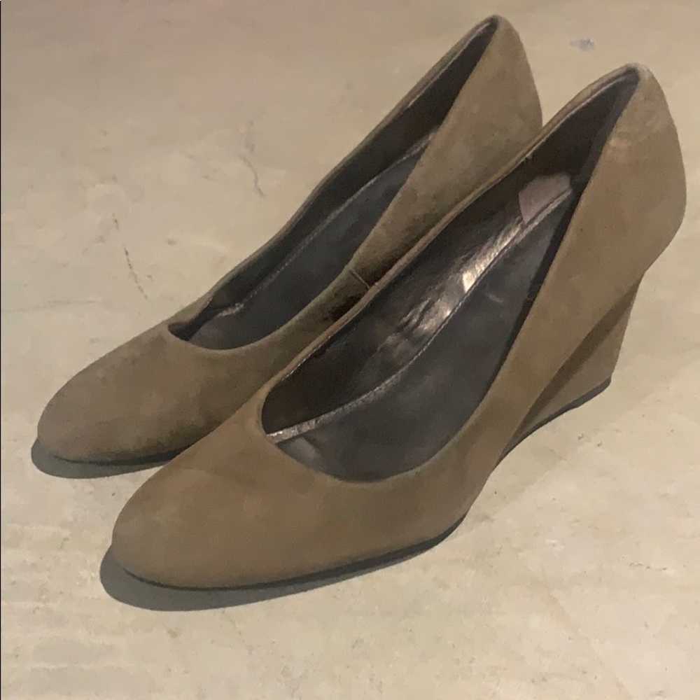 Brown suede leather Bandolino wedge heels - size 9